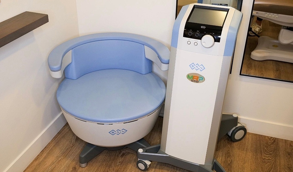 Medical chair and machine in a clinic setting.